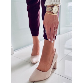 PA1 Pumpar på Ivonne Beige stolpen 1