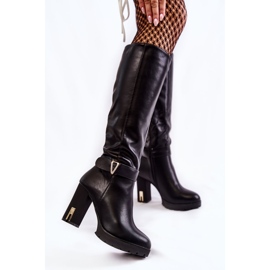 PG1 Klassiska svarta Kornelli-läderstövlar på en bar 2