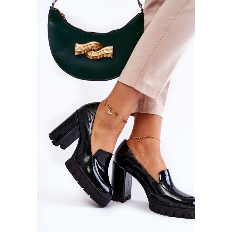 Fashionabla lackerade pumpar på en massiv grön Margott-plattform 2