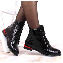 Skinnstövlar, lackade, isolerade svarta Artiker 1