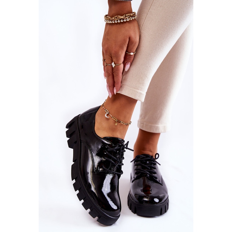 Vinceza Fashionabla lackade skor bundna Black Gwendy svart 1