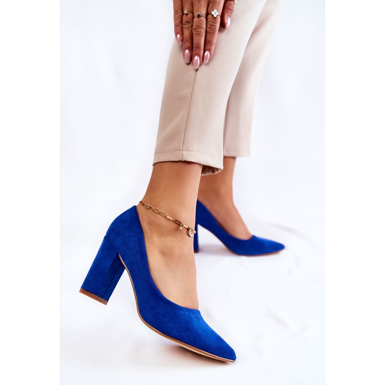 PS1 Klassiska Mocka Pumps På En Kendra Blå Klack 2