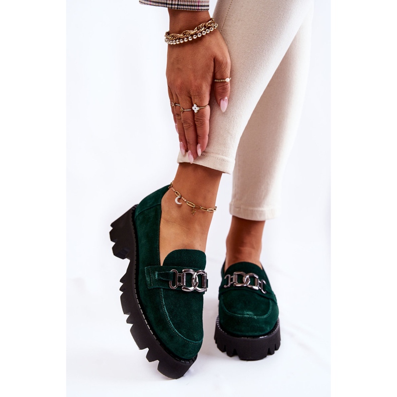 Skor i mocka med grön Laura Messi-dekoration 1