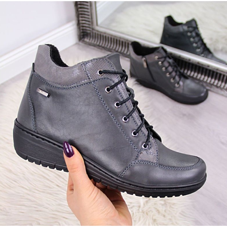 Läderstövlar med en isolerad kil Helios W H524A grå 1