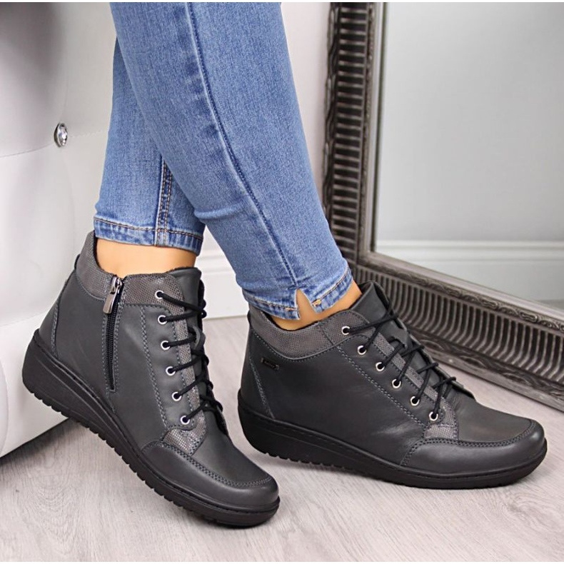 Läderstövlar med en isolerad kil Helios W H524A grå 2