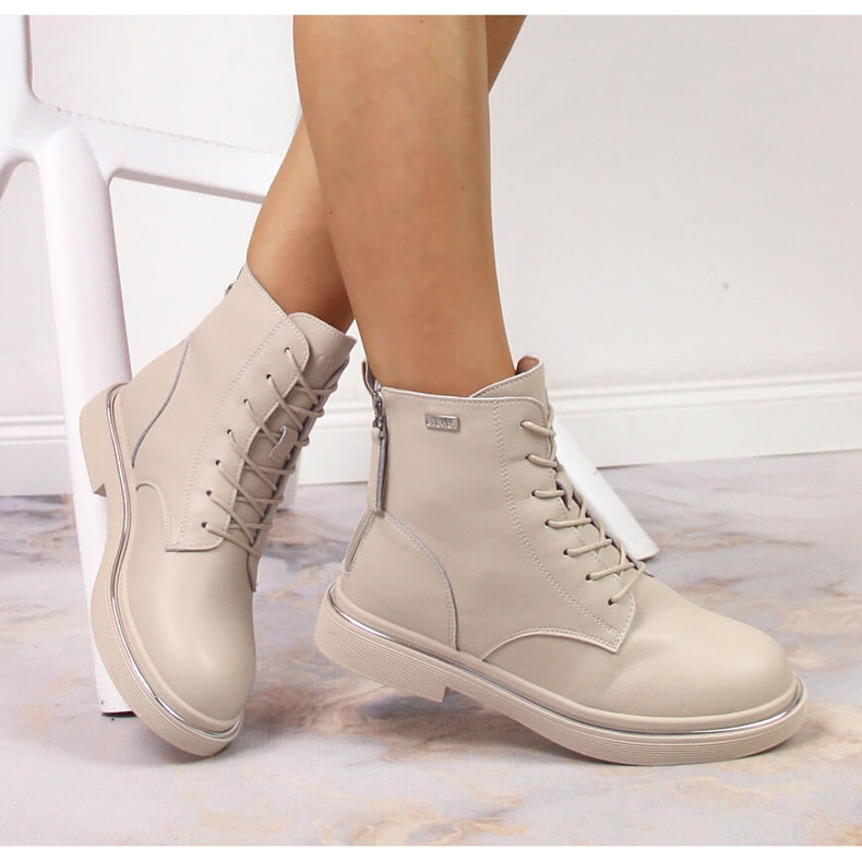 Snörstövlar i läder med dragkedja, isolerad beige Goe II2N4015 1