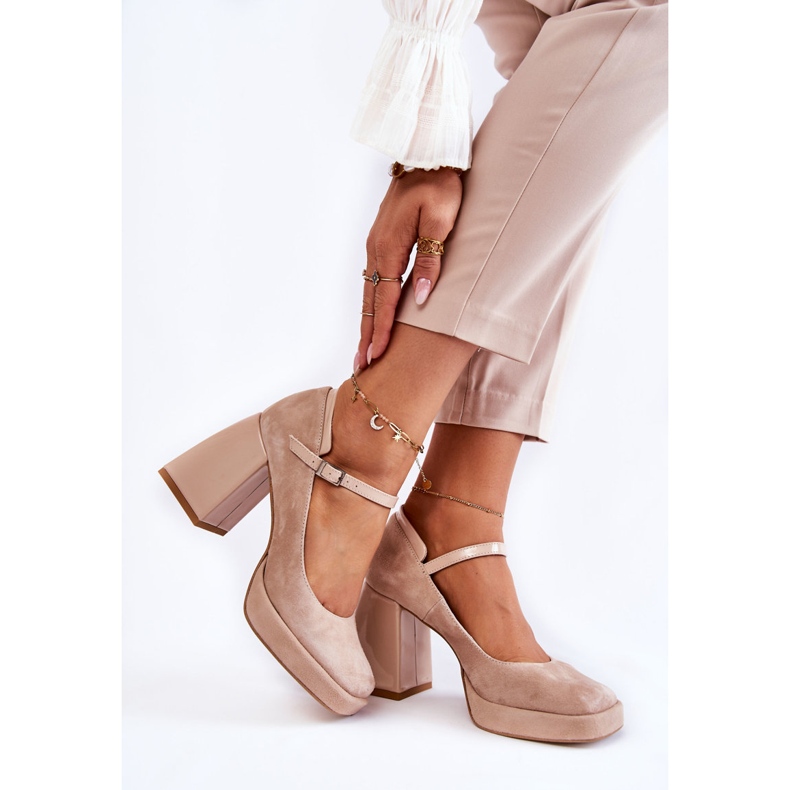 PA2 Mocka Pumps På En Chunky Klack Beige Tina 2