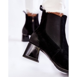 Damkängor i mocka på klack Svart Berit 2