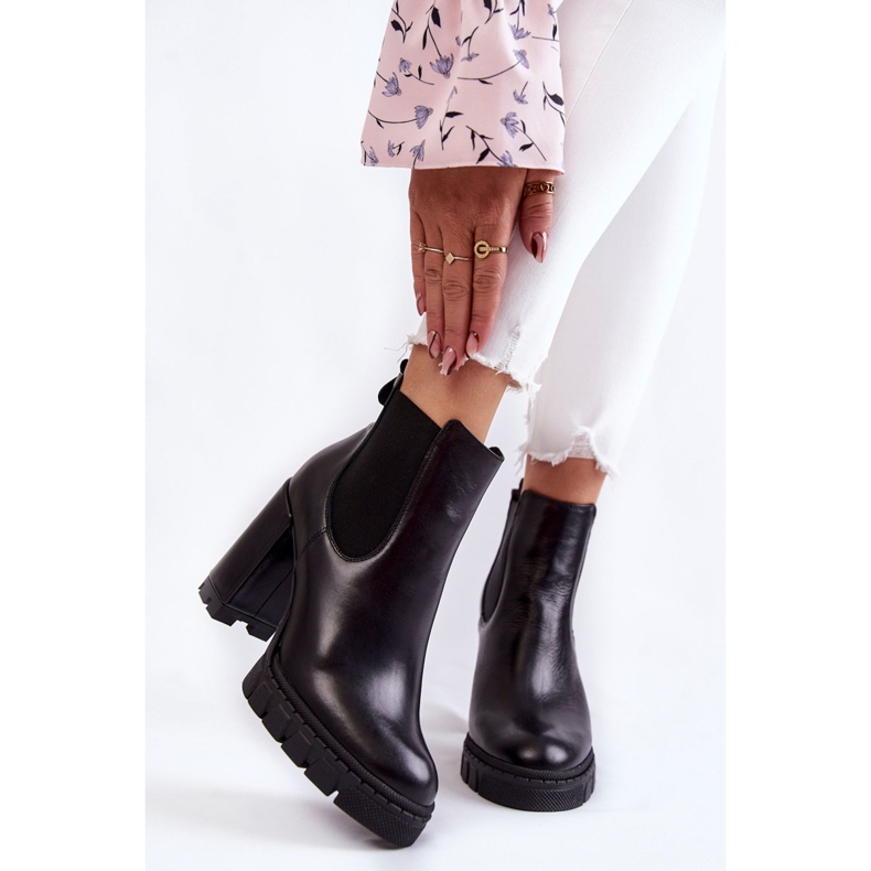 Läderstövlar Släta På En Bar Svart Eldey 1