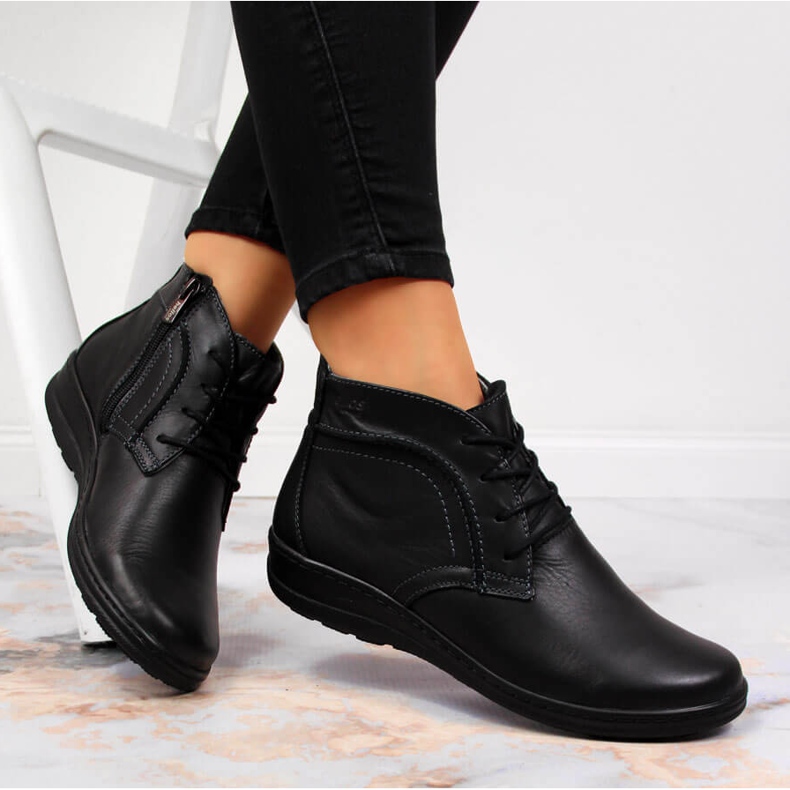 Svarta isolerade läderstövlar svarta Helios 612-2 2