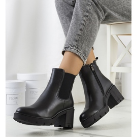 PA1 Svarta högklackade stövlar från Selima 1