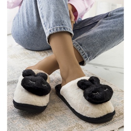 Inna Svarta tofflor med en kanin Kanin vit 1