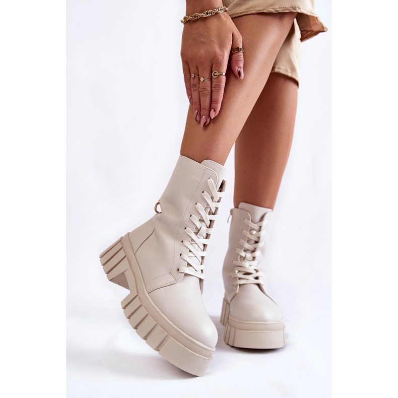 Sergio Leone Läder, isolerade stövlar på en ljusbeige Telisa-plattform 1