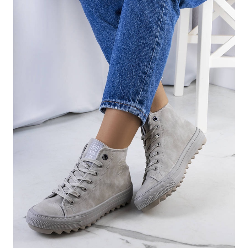 Grå isolerade sneakers Big Star GG274070 1