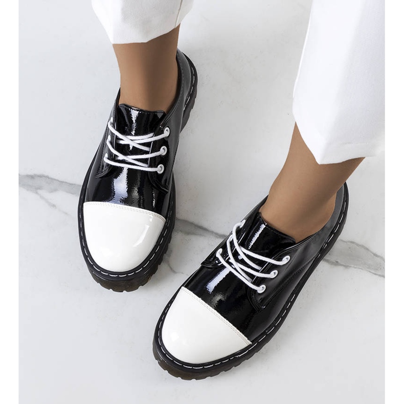 PA1 Svartlackade Cardinskor vit 1