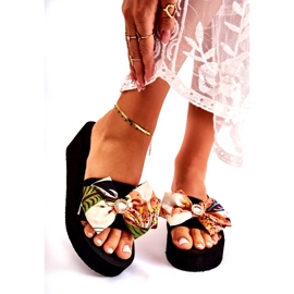 WJ1 Beige Silana Foam Wedge Tofflor för kvinnor svart mångfärgad 3