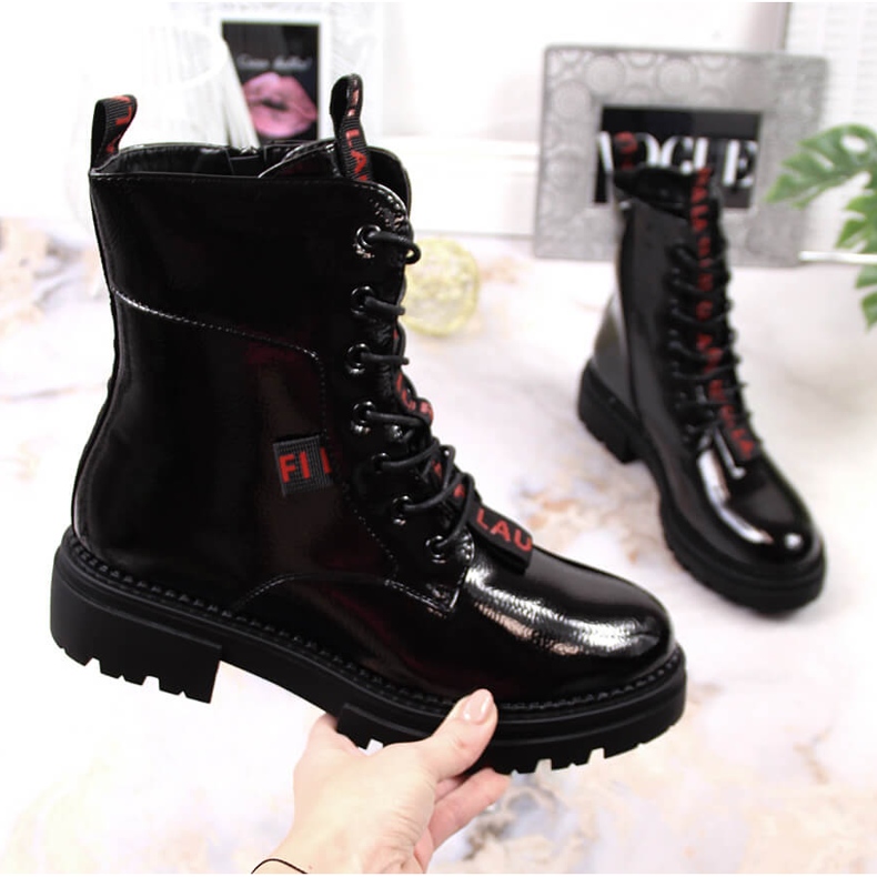 Kvinnors svartlackade isolerade stövlar Laura La.Fi 1