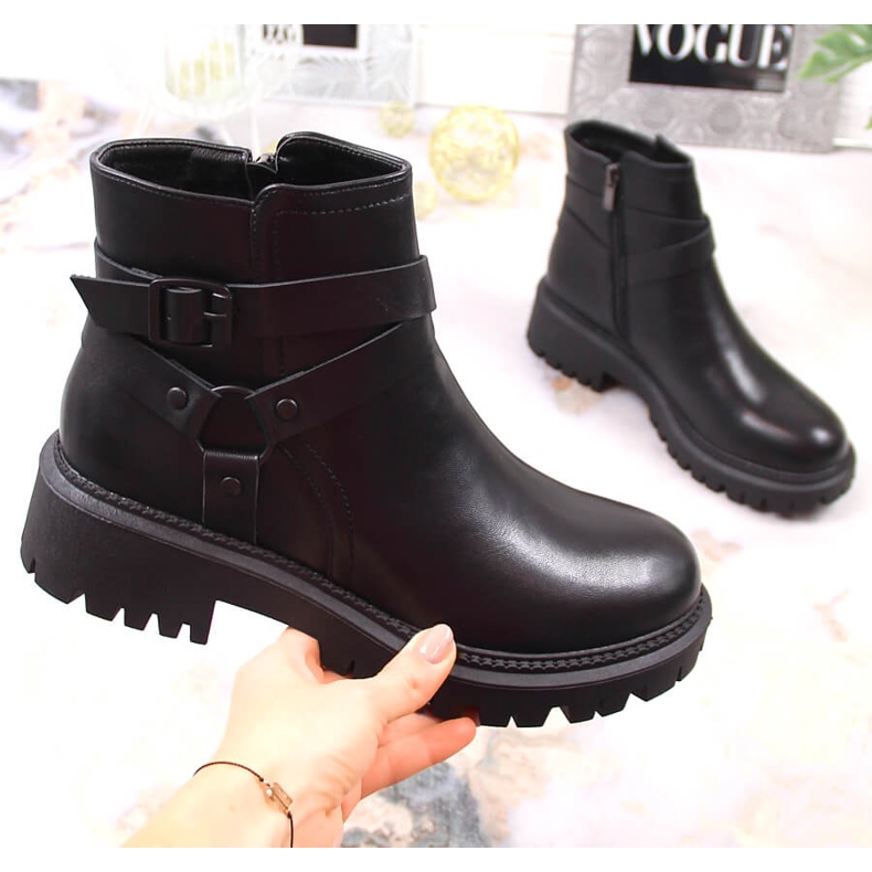 Kvinnors svart isolerade arbetare med ett spänne Laura La.Fi 1