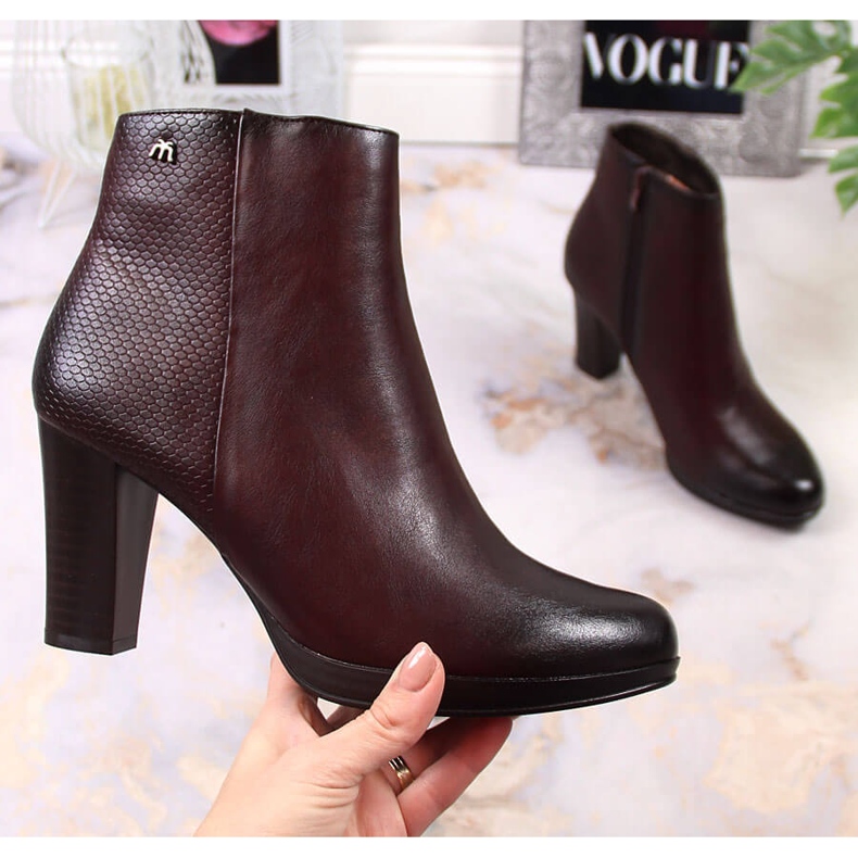 Rödbruna varma damstövlar på inlägget M. Daszyński rödvin 1