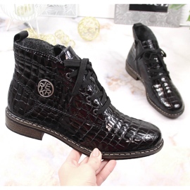 Läderlackerade damstövlar med isolerad svart kroko Rieker 71205-00 1