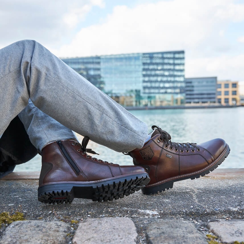 Vattentäta vinterstövlar för män isolerade med fårull Rieker F3602-25 brun 2