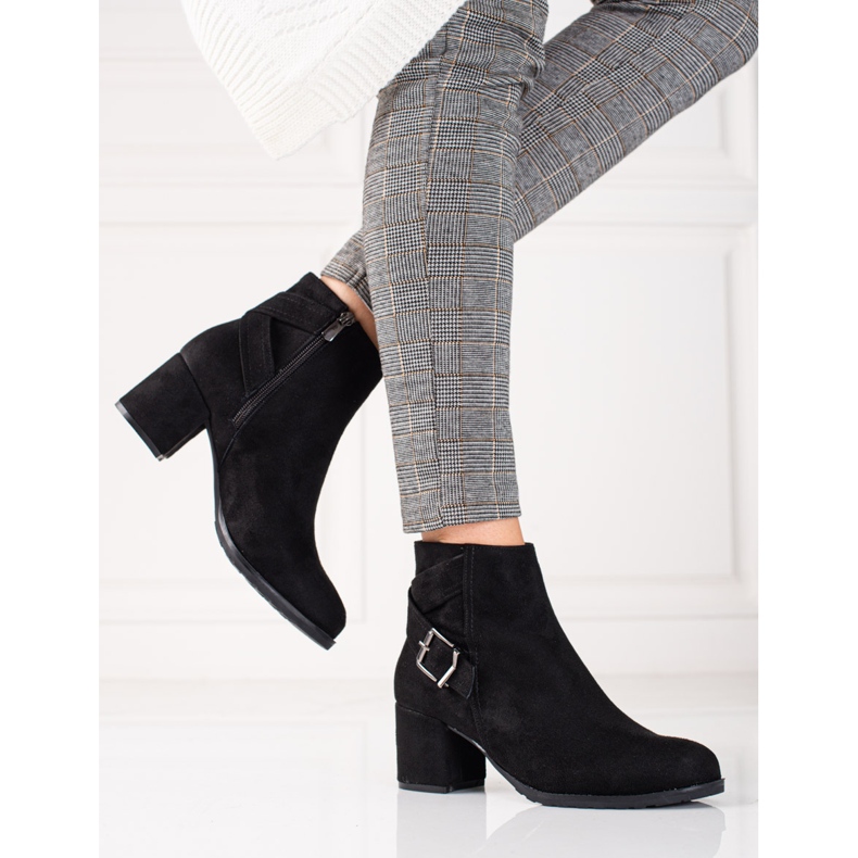 T.Sokolski Stövletter i mocka på Sokolski-stolpen svart 2