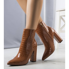 BM Bruna stövletter på Lira-stolpen 1