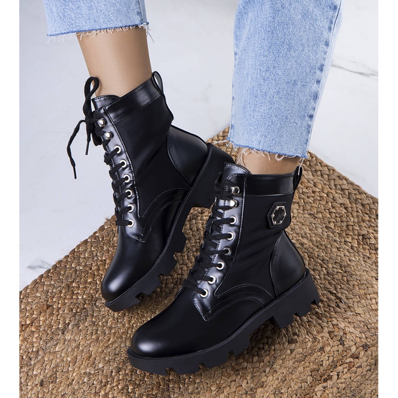 BM Svarta isolerade stövlar från Orozo 1