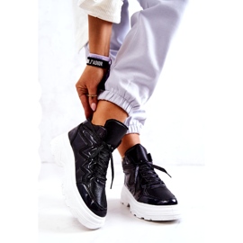 Kvinnors svarta isolerade sportskor 1