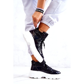 Kvinnors svarta isolerade sportskor 2