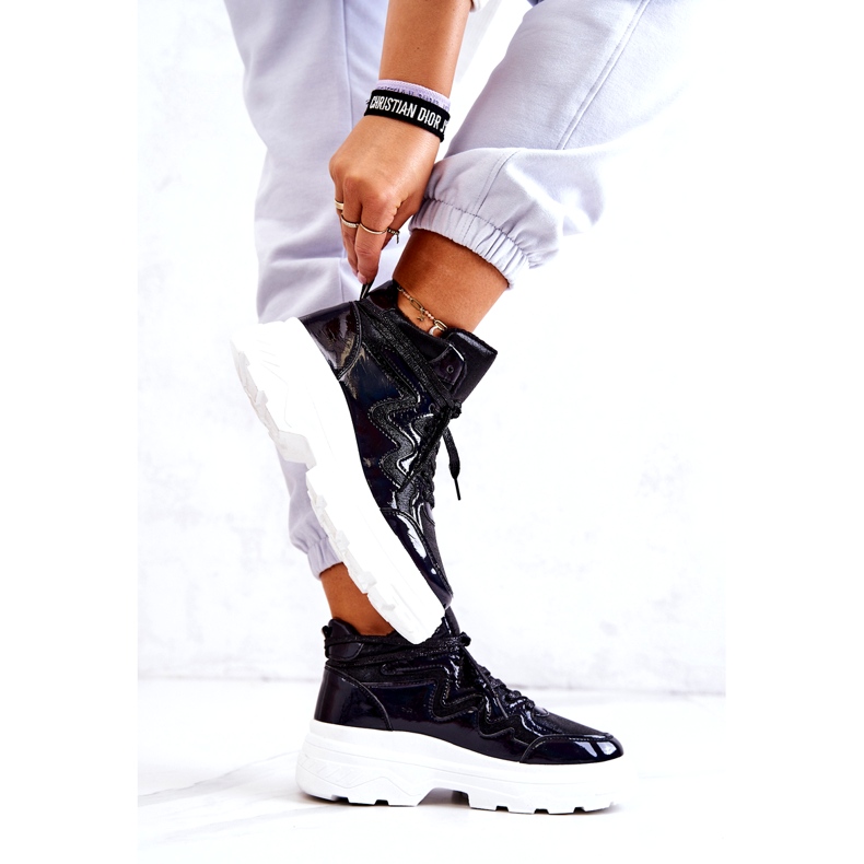 Kvinnors svarta isolerade sportskor 2