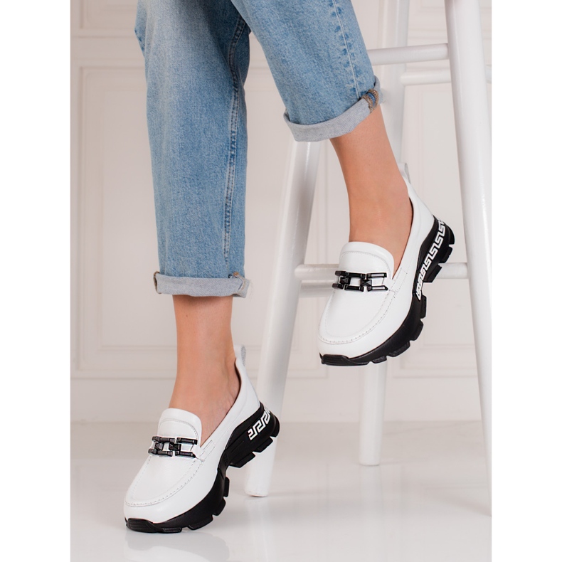 Vita damskor gjorda av Shelovet-läder 1