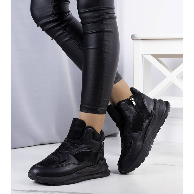 BM Svarta isolerade sneakers från Malvern 1