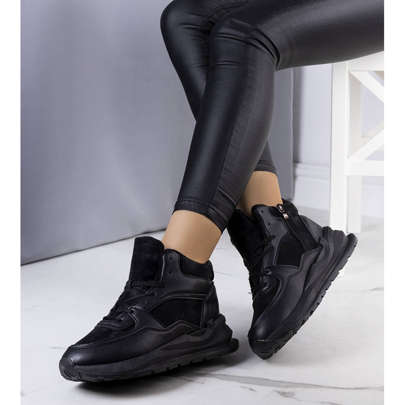 BM Svarta isolerade sneakers från Malvern 2