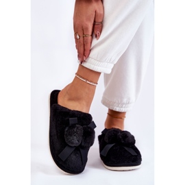 Svarta Castello-pälstofflor för kvinnor med pompom 1