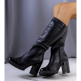 BM Svarta varma stövlar på Fogla-stolpen 2