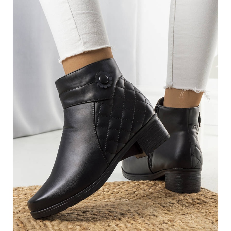 BM Svarta isolerade stövlar från Larry 1