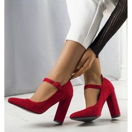BM Röda pumps med Kaiser-rem 1