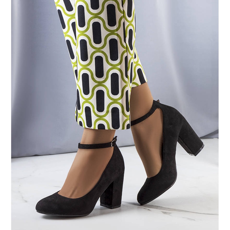 PA1 Svarta pumps med bälte från Norrie 1