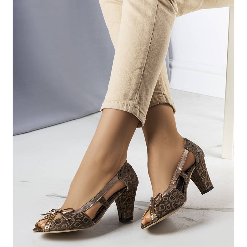 PA1 Bruna högklackade pumps från Lavra koppar 2