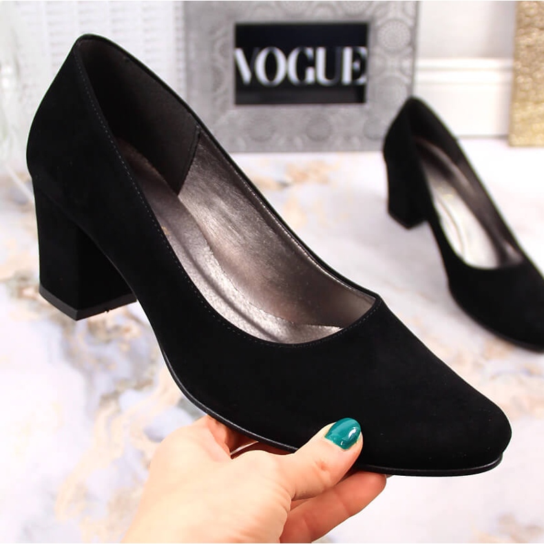 Dampumps i svart mocka på posten Azali 1470 1