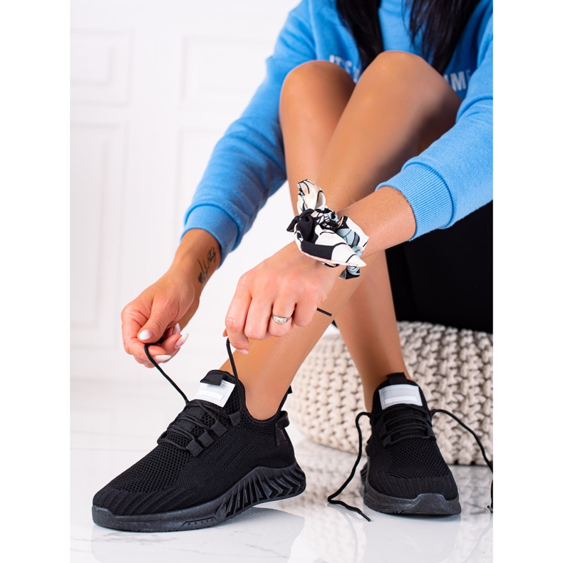 SHELOVET Svarta sportskor 1