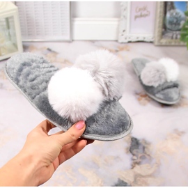 BM Dampälstofflor med pompoms grå Stella 1