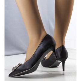 BM Svarta högklackade pumps från Lukis 2