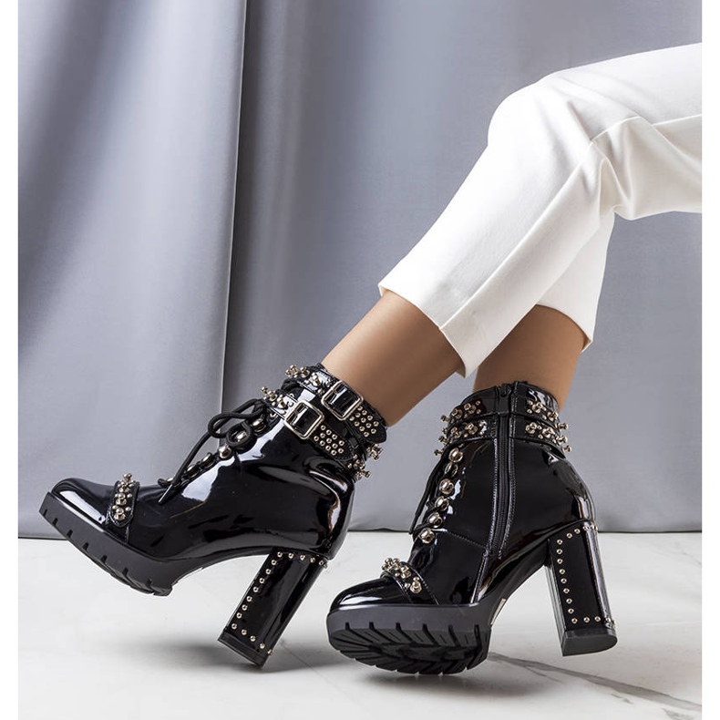 BM Svartlackade stövlar från Goyo 2