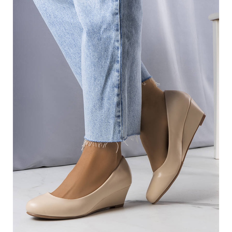 PA1 Beige wedge pumps från Arlai 1