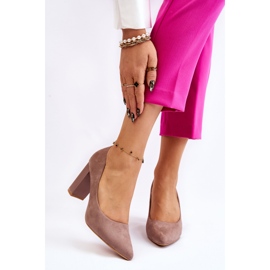 Pumps i mocka på fashionabla beige Estellia-klackar 1