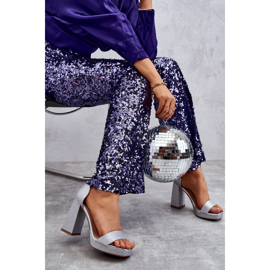 Blanka sandaler på en massiv silver Calmi-klack 1