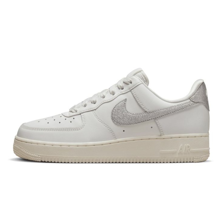 Nike Air Force 1 '07 Skor W DQ7569-100 vit 1