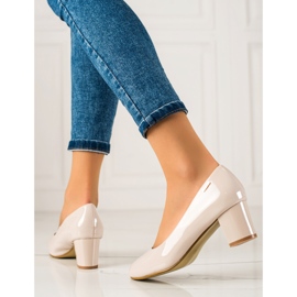 Goodin Eleganta lackade pumpar beige 1